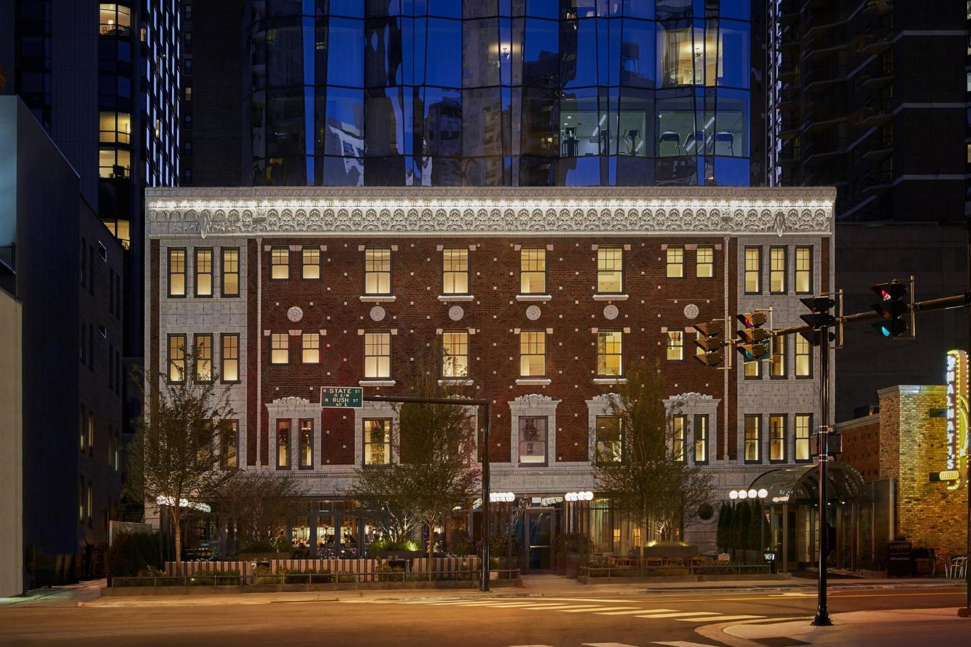 Viceroy Chicago Hotel Exterior photo